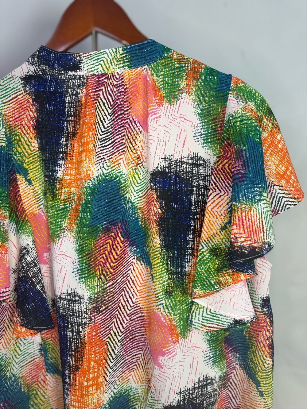 Entro - Abstract Multicolor Ruffled Flutter-Sleeve V-Neck Top - Size M - Picture 7 of 7